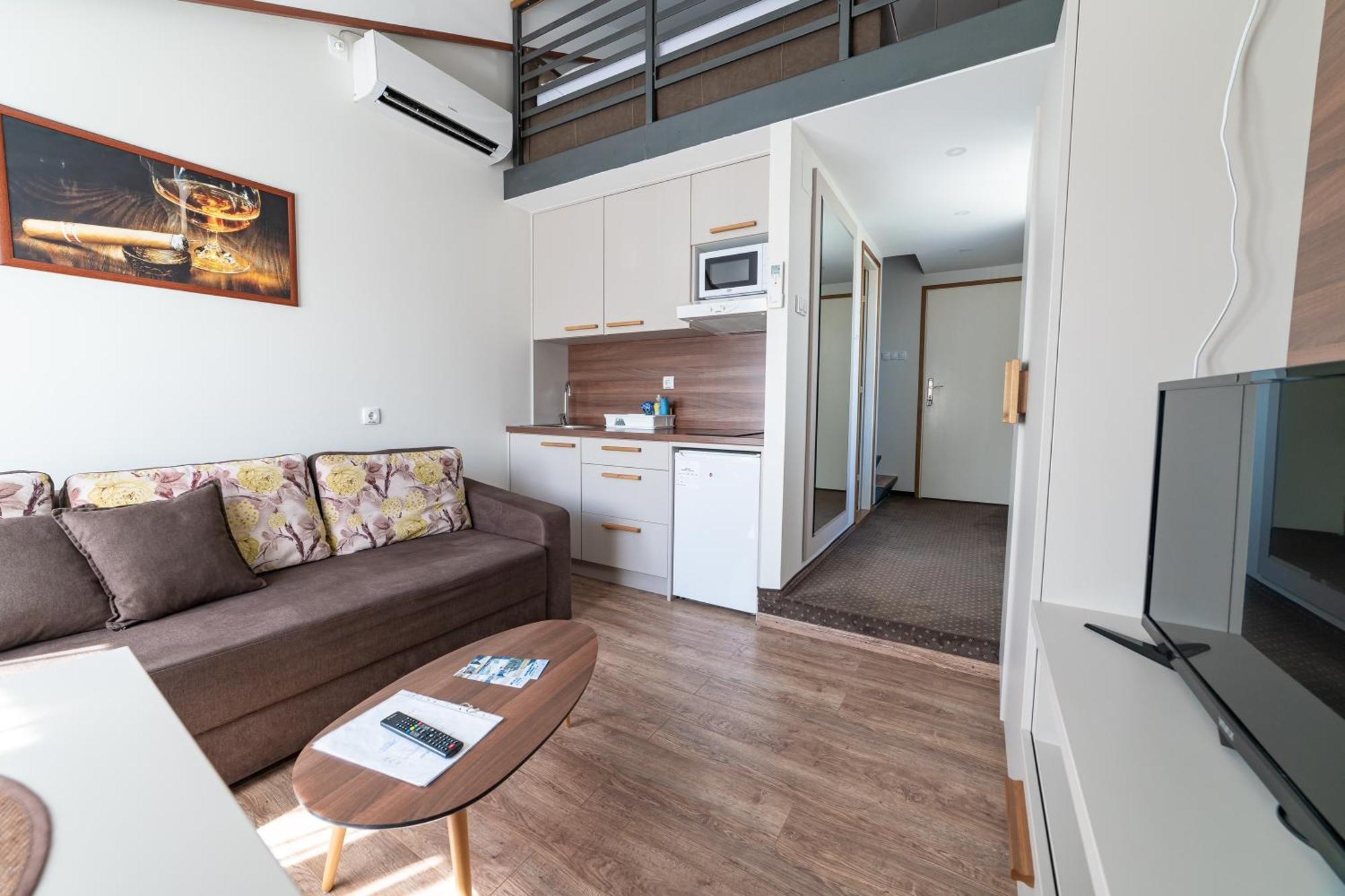 Atrijum Apartments And Rooms Кладово Экстерьер фото